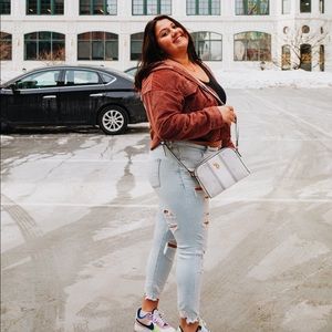 Meet your Posher, Samira